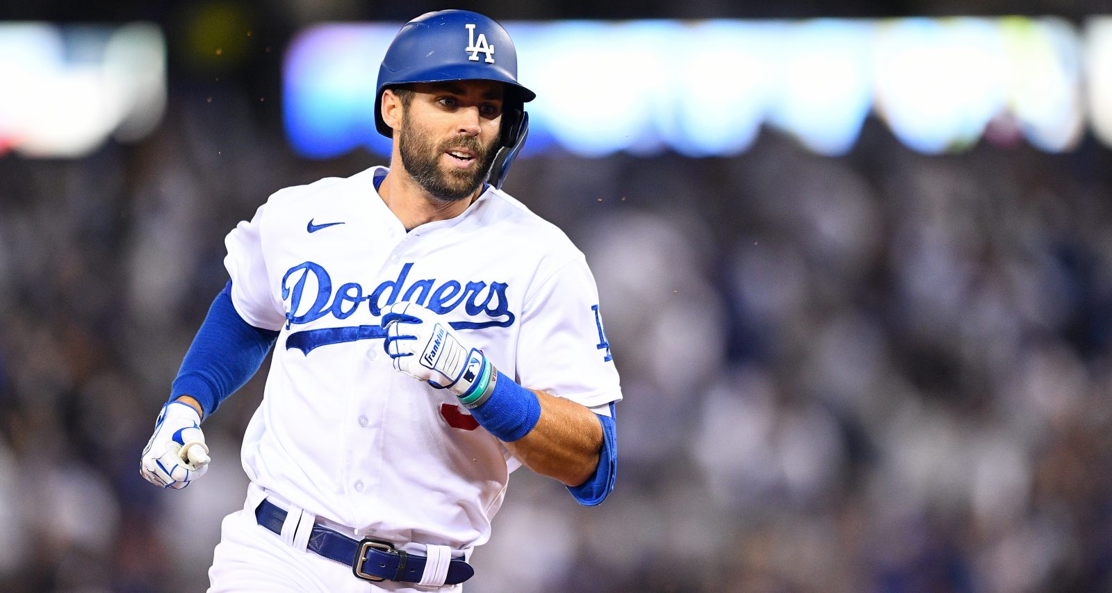 Dodgers: Chris Taylor Gets Engaged in Hawaii